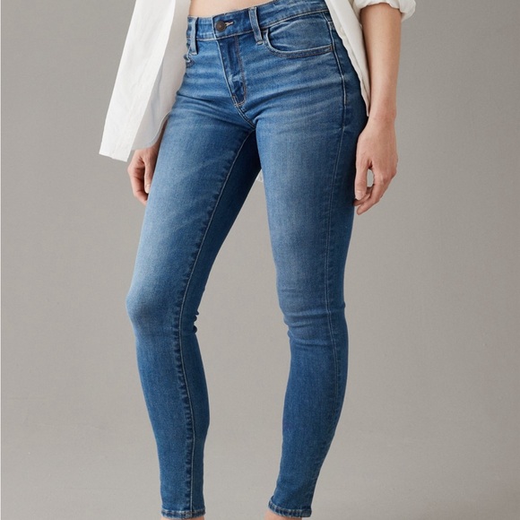 COPY - American Eagle Next Level Low-Rise Jegging - Picture 2 of 7